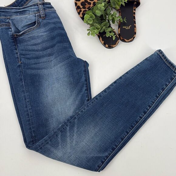 American Eagle High-Rise Stretch Jegging Size 2 Short Faded Blue‎ - Picture 3 of 11